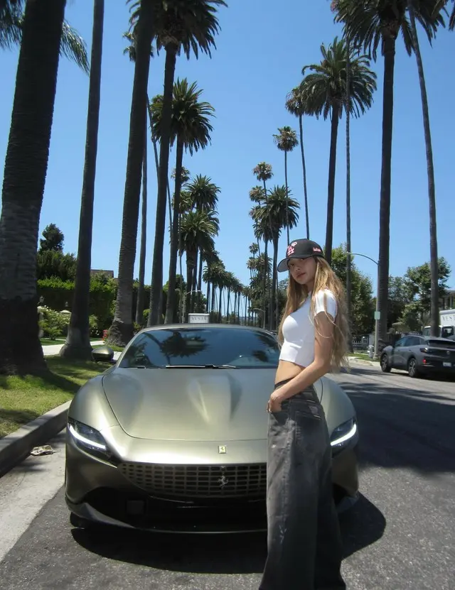 「BLACKPINK」LISA、スーパーカーでアメリカドライブ…ラグジュアリーな日常公開