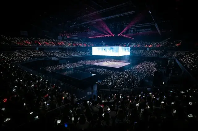 韓国・仁川でスタートしたＴＷＩＣＥのワールドツアー「ＴＨＩＳ　ＩＳ　ＦＯＲ」（ＪＹＰエンターテインメント提供）＝（聯合ニュース）≪転載・転用禁止≫