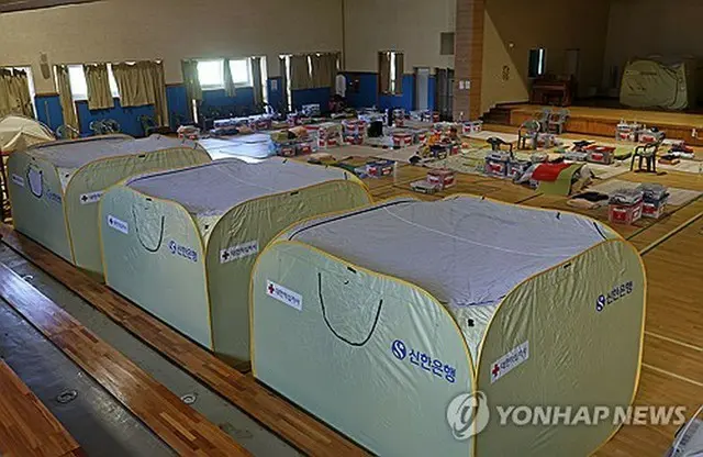 忠清南道礼山郡の中学校に設けられた避難所＝２１日、礼山（聯合ニュース）