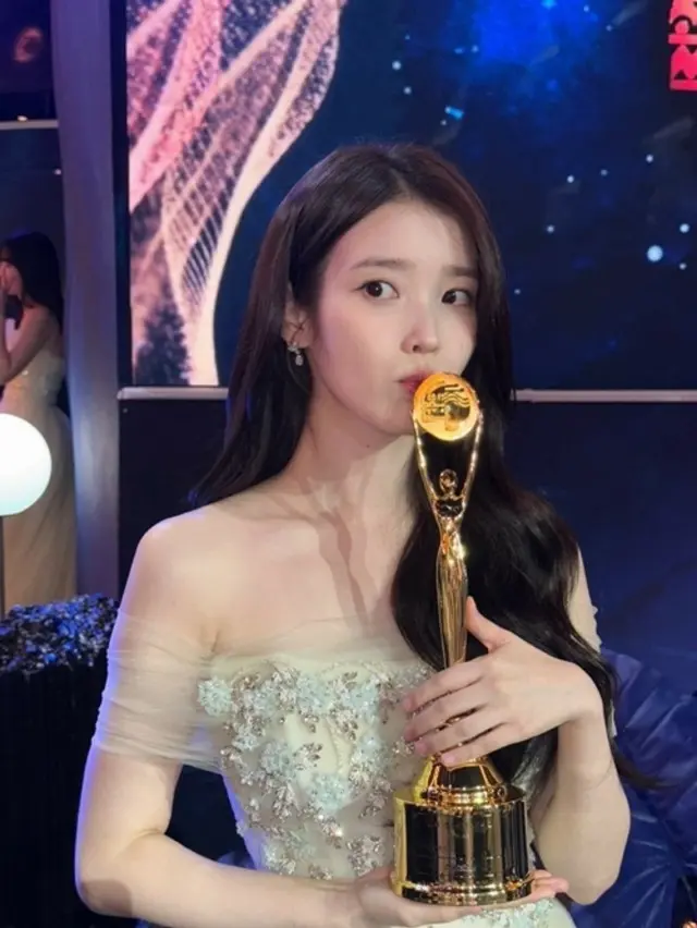 イ・ジュンギ、“主演女優賞”受賞したIU（アイユー）を祝う…「本当におめでとう」
