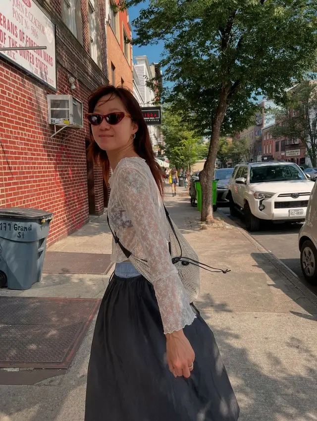 女優コン・ヒョジン、夫ケビン・オーと米ニューヨーク新婚の日常…シースルールックでも「本当に暑い」