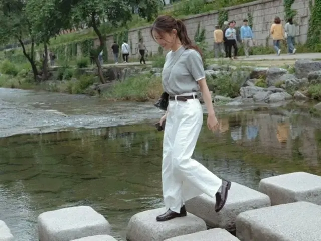 イ・セヨン、清渓川に現れた人気スター…気付かれないのかな