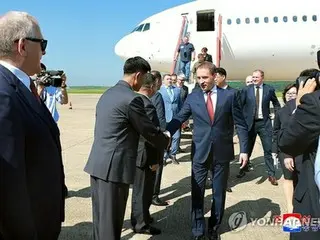 モスクワから初の航空直行便が平壌到着　ロシア閣僚ら乗せ