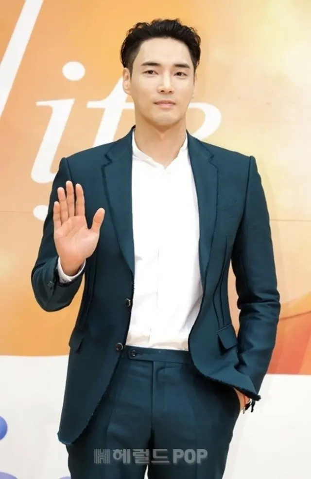 俳優カン・ジソプ、2年ぶりにテレビ復帰