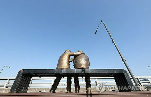 韓国人の平均寿命はＯＥＣＤ平均より長く、自殺率は最も高かったことが分かった（資料写真）＝（聯合ニュース）