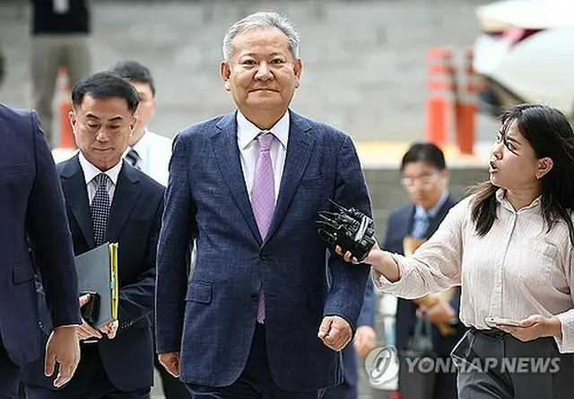 ７月３１日、自身の逮捕状の発付可否を決める令状審査を受けるため、ソウル中央地裁に入る李祥敏（イ・サンミン）前行政安全部長官＝（聯合ニュース）