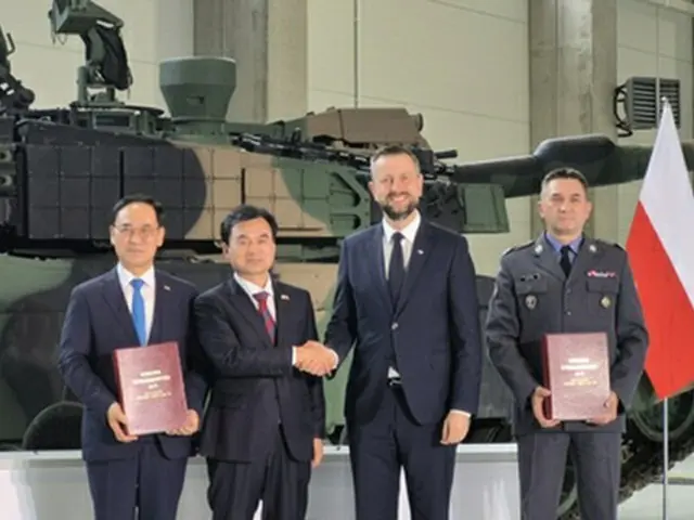 韓国　ポーランドと戦車輸出契約の署名式＝過去最大規模