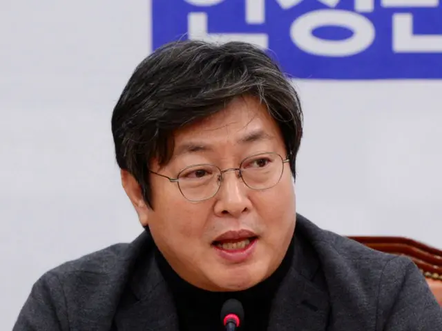 李春錫議員、株式借名取引疑惑で共に民主党離党…「私の過ち」と謝罪＝韓国