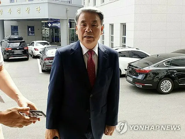 元国防相の「海外逃避」疑惑　外交部を家宅捜索＝韓国特別検察官