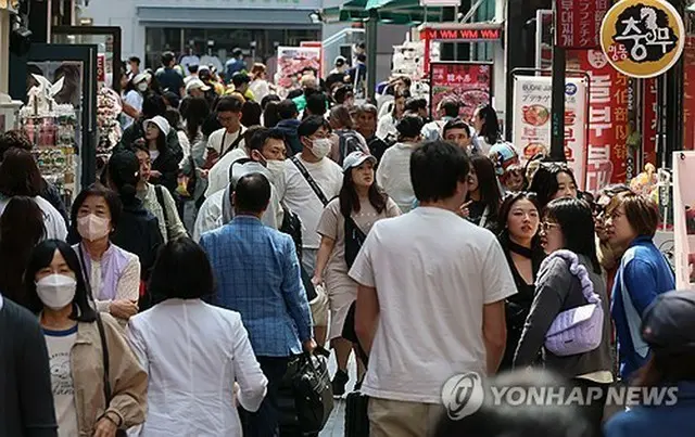 大勢の中国人観光客が訪れるソウル・明洞（資料写真）＝（聯合ニュース）