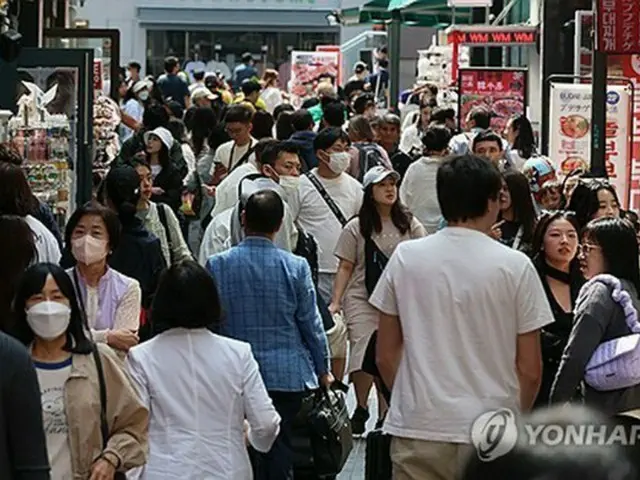 大勢の中国人観光客が訪れるソウル・明洞（資料写真）＝（聯合ニュース）