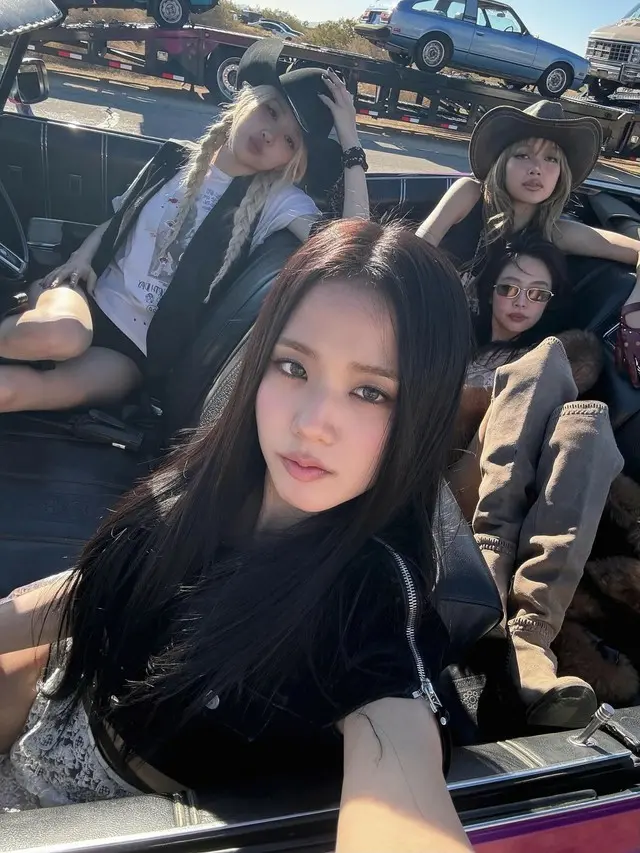 「BLACKPINK」、デビュー9周年を祝う…“美しいレディーたちと”ビハインドを大公開04