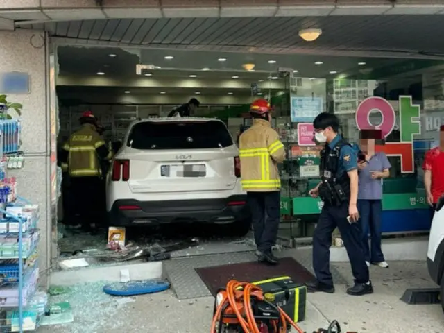 華城で60代が運転したSUVが薬局に突っ込む...薬剤師死亡＝韓国