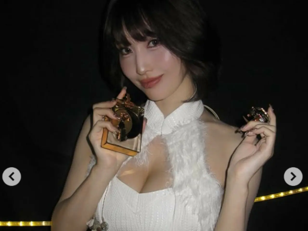 TWICE」モモ、セクシーすぎる胸元…クラっとするグラマラスさ