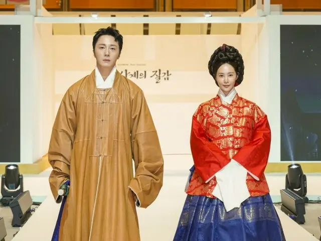 “時代劇職人”チョン・イル、古典美を生かした韓服姿でランウェイに登場…圧倒的フィジカル