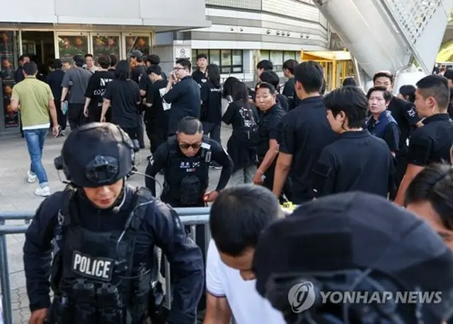 ＫＳＰＯ　ＤＯＭＥに爆発物を仕掛けたとのファクスが届き、警察が捜索を行った＝１０日、ソウル（聯合ニュース）