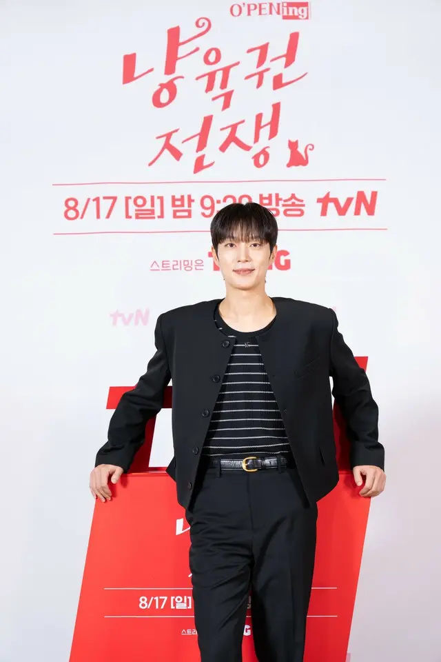 「Highlight」ユン・ドゥジュン、「猫アレルギーがひどい。薬を飲んでも大変だった」