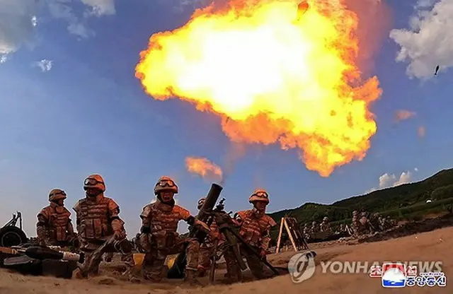 朝鮮人民軍大連合部隊の砲兵区分隊の砲撃競技＝（朝鮮中央通信＝聯合ニュース）≪転載・転用禁止≫