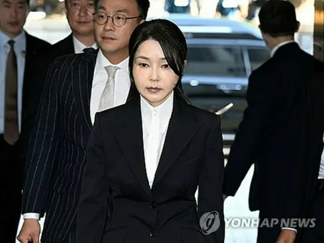 尹前大統領妻　逮捕状審査に出席＝きょう夜にも結論
