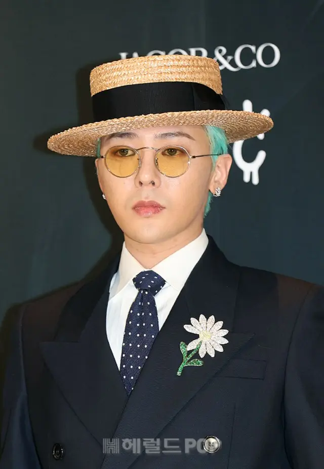 香港公演中にG-DRAGON（BIGBANG）が客席から顔を背ける…ファンも怒ったLEDプラカードの内容