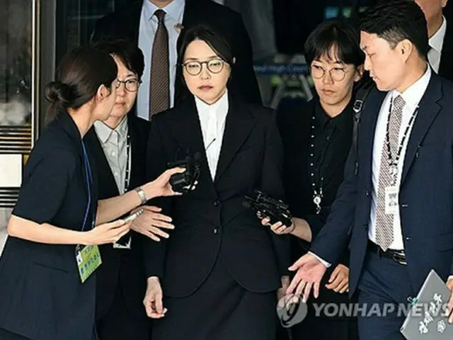 尹前大統領妻　逮捕状審査終え拘置所に＝きょう夜にも結論