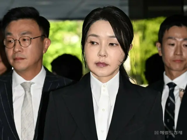 特検、14日午前10時に金建希夫人を召喚…拘束後初の取り調べ＝韓国