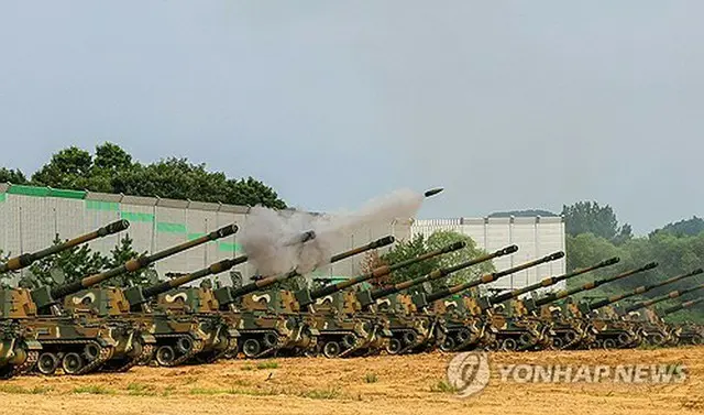 自走砲「Ｋ９Ａ１」を使って射撃訓練を行う韓国陸軍（同軍提供）＝（聯合ニュース）≪転載・転用禁止≫
