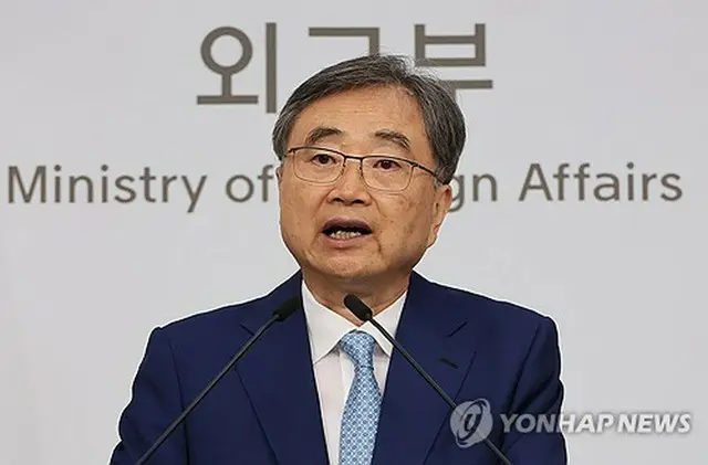 記者会見で発言する趙氏＝１４日、ソウル（聯合ニュース）