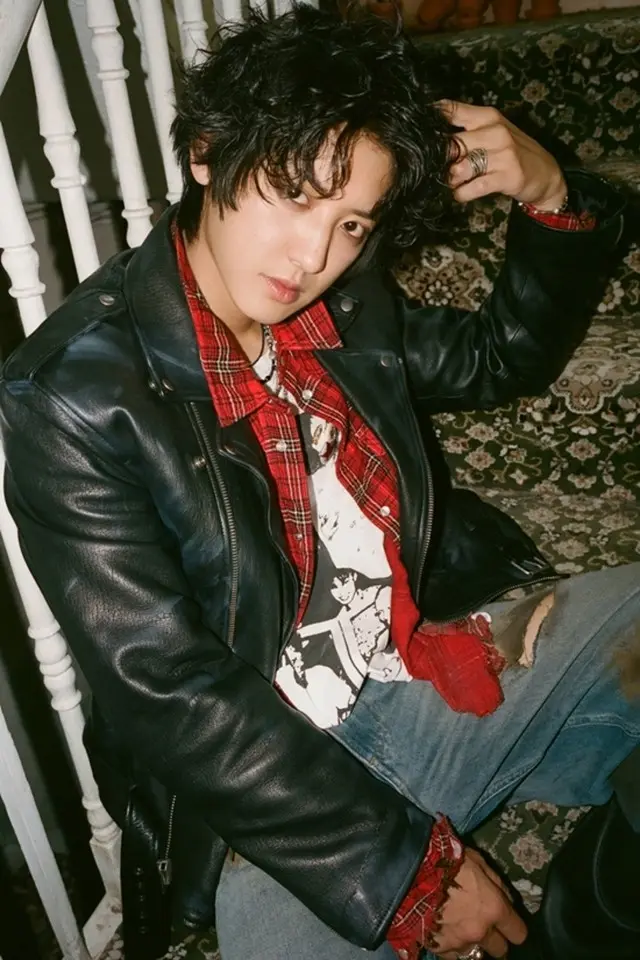「EXO」CHANYEOL、2ndミニアルバム「Upside Down」で表現した成熟した人生の態度