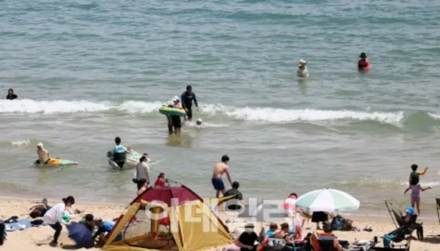 高城の海水浴場で3人が溺れる...1人が心停止＝韓国