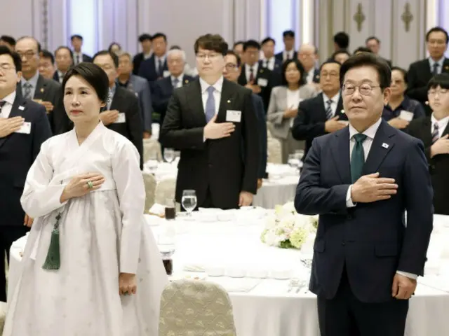 クァク・ドンシン ハンミ半導体会長、独立有功者の子孫として青瓦台昼食会に出席