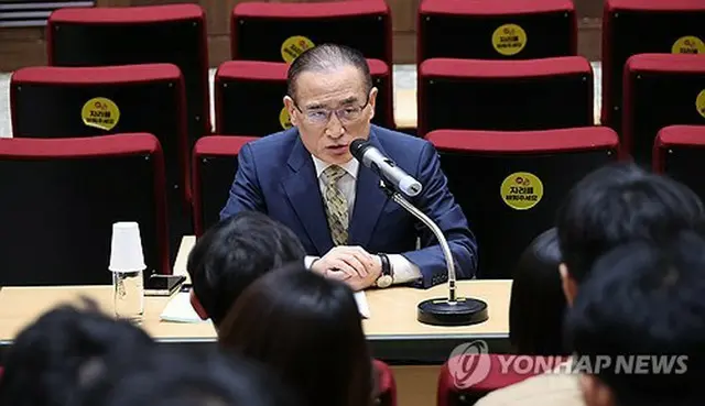 記者会見を開いた魏聖洛氏＝２２日、ソウル（聯合ニュース）