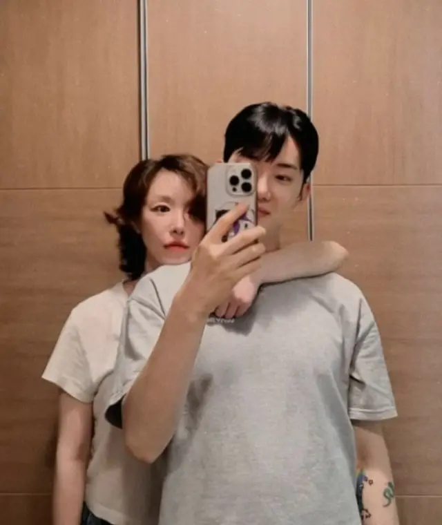 チョ・グォン（2AM）＆ガイン（Brown Eyed Girls）、“アダム夫婦”のツーショット…自然なスキンシップ