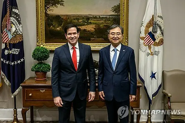 韓国の趙顕（チョ・ヒョン）外交部長官は２２日（現地時間）、ルビオ米国務長官とワシントンで会談した（同部提供）＝（聯合ニュース）≪転載・転用禁止≫