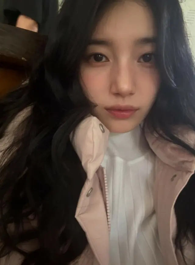 スジ（元Miss A）、小顔にぎっしり詰まった目鼻立ち…「セルカを撮るのが面白そうだね」