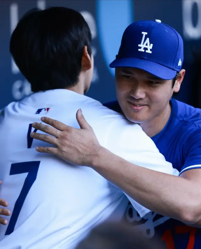 LAドジャース始球式前に“ワールドクラス”のツーショット