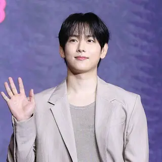 イム・シワン（ZE：A）