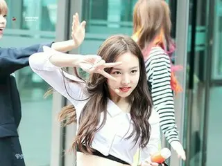 「TWICE」ナヨン、独特な写真ポーズ