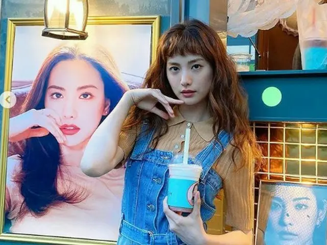 「AFTERSCHOOL」出身ナナ、セジョルエ美貌でコーヒーケータリングカーの認証ショット