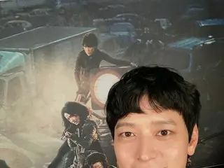 カン・ドンウォン、映画「半島」の広報妖精に変身…相変らず爽やかなイケメン