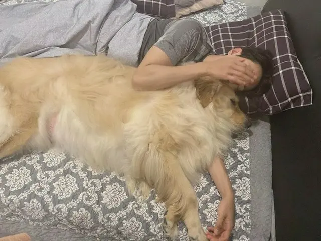 「CNBLUE」イ・ジョンシン、愛犬との穏やかな日常…”かわいい子、誰の子、私の子❤️”