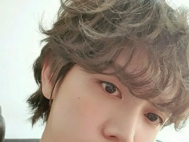「NU’EST」レン、パーマヘアーもよく似合う...子犬のようなかわいさ爆発