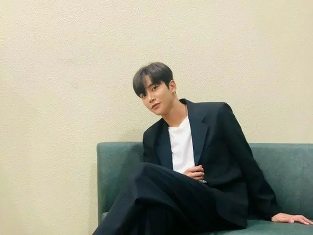 「SF9」ロウン、座っているだけでグラビア...優れたフィジカルにマンチンナムビジュアル