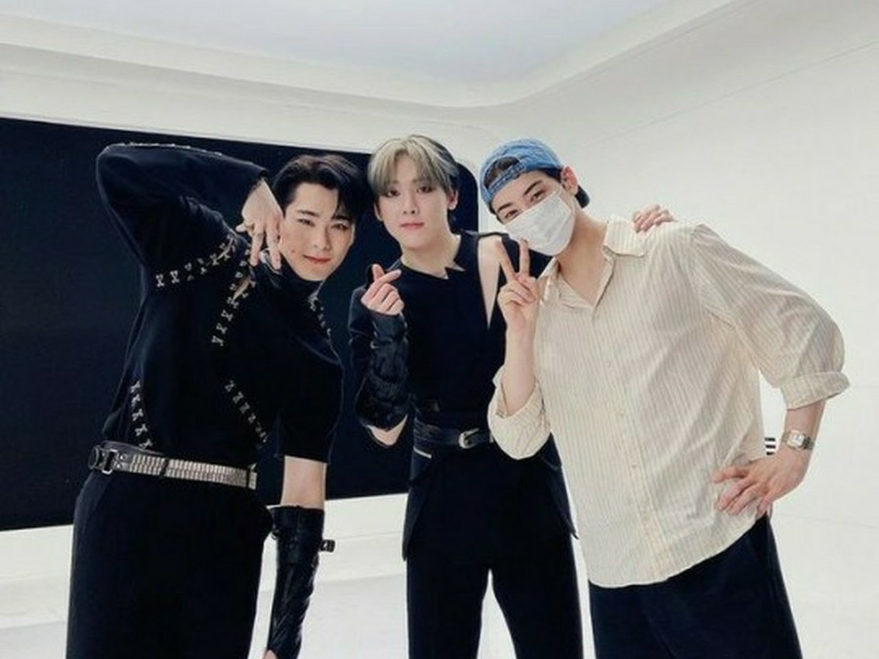 ASTRO チャウヌ ムンビン サナ RISEUP写真 129315_1280W.jpg