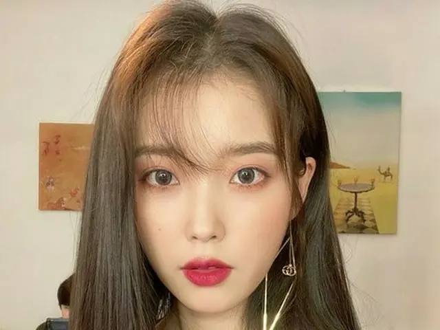 IU、デビュー12周年記念セルフィー大放出…365日美しいなんて反則