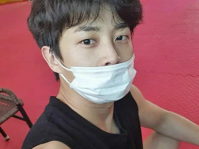 俳優キム・ミンソク、マスクしても魅力爆発“新型コロナ武術練習で克服”