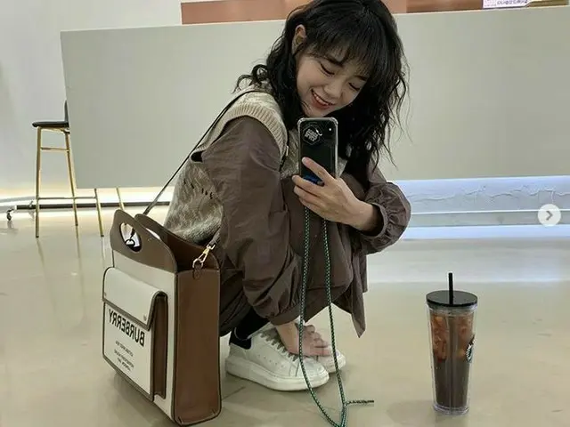 「gugudan」キム・セジョン、秋らしいファッションで魅力発散