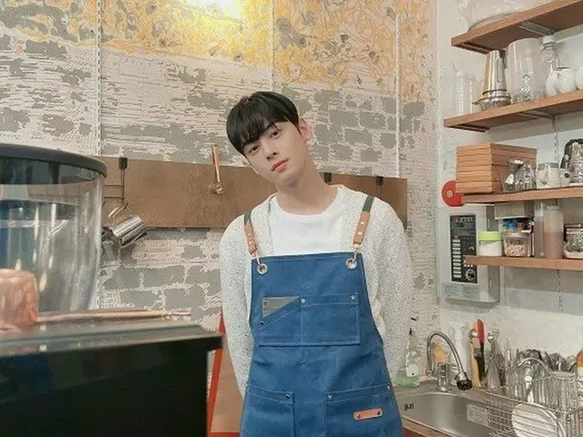 「ASTRO」チャウヌ、こんなカフェのバイトくんいませんか?...マンチンナム顔の天才のクラス