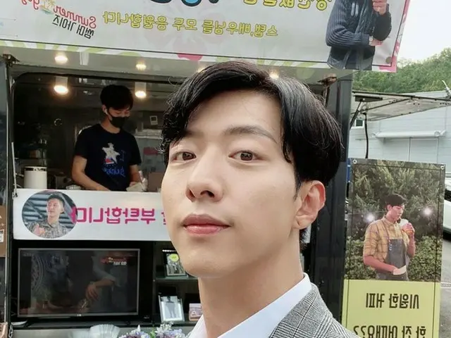「CNBLUE」イ・ジョンシン、さわやかな笑顔でファンに感謝のメッセージ…”さあ、もう待つだけです”