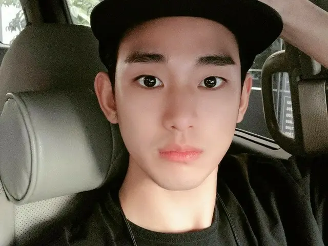 俳優キム・スヒョン、角度無視でも正直なイケメンさ...濃い眉まで素敵